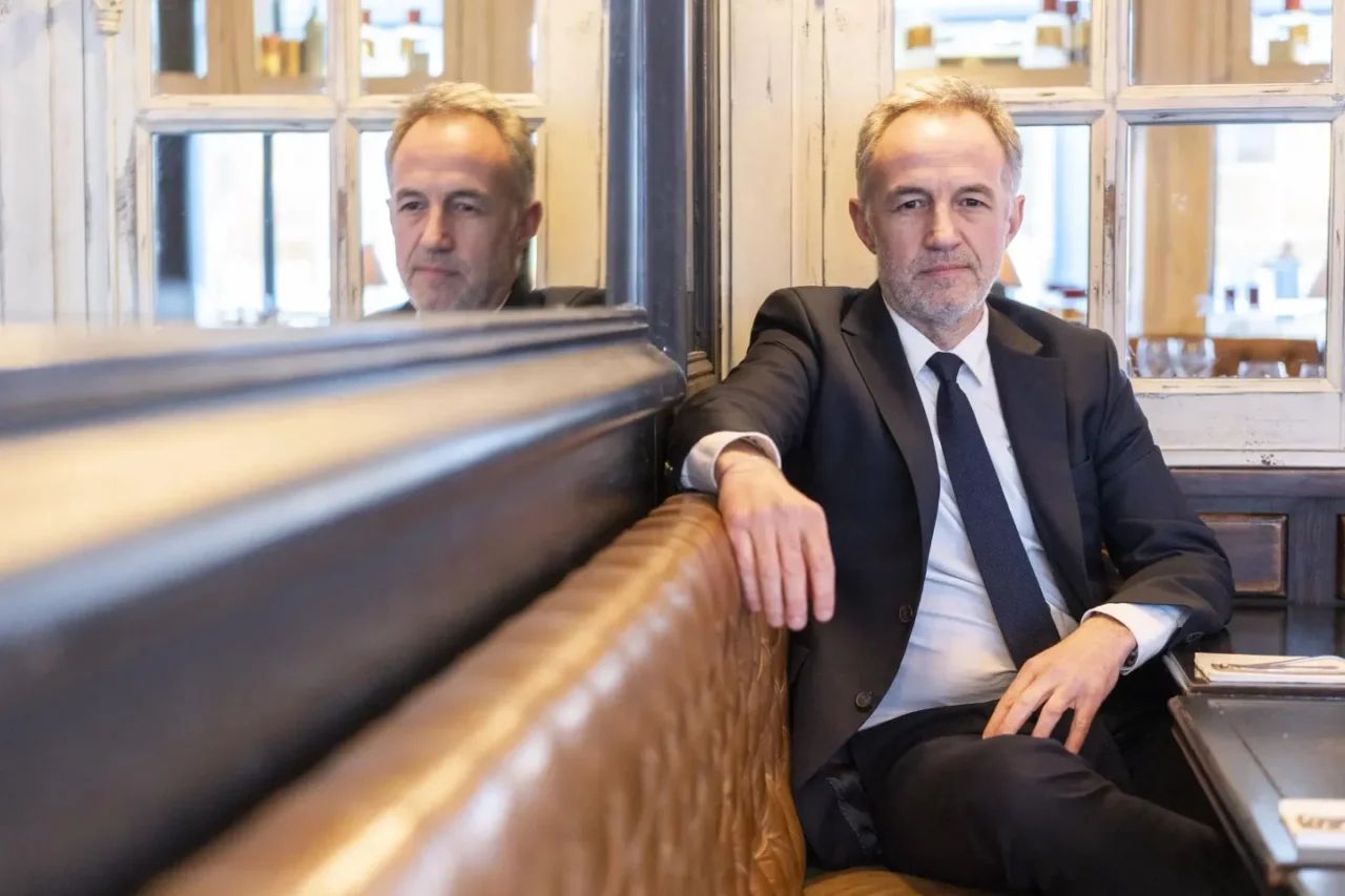 Emmanuel Grégoire conduce cursa pentru Primăria Parisului