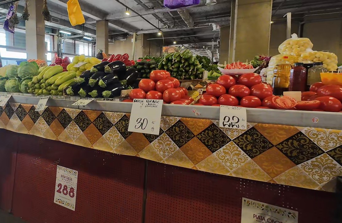 Românii sunt revoltați din cauza prețurilor la ardei, ceapă și castraveți în Sâmbăta Mare