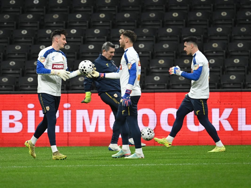 Cine APĂRĂ pentru tricolori în barajul cu Turcia? „Am mai avut debutanți sau portari care nu au mai apărat luni întregi și au jucat foarte bine”