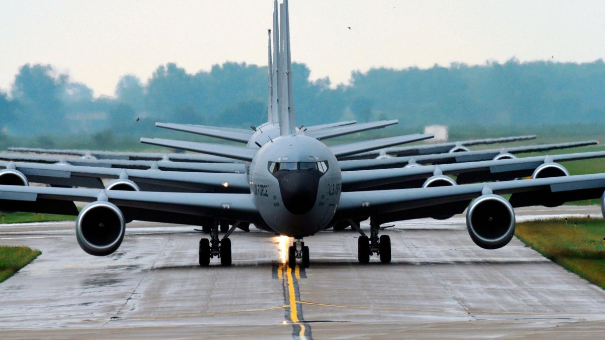 Primele trei avioane-cisternă ale SUA au ajuns în România. Vor alimenta avioanele de luptă aflate în misiuni în Orientul Mijlociu