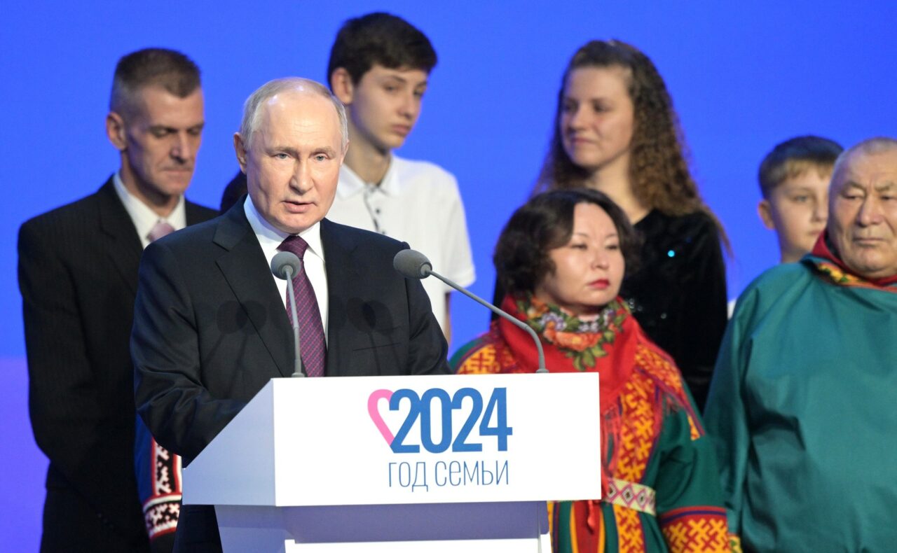 Vladimir Putin vrea ca rușii să facă mai mulți copii. Ce riscă să pățească rusoaicele care nu vor să participe la „efort”