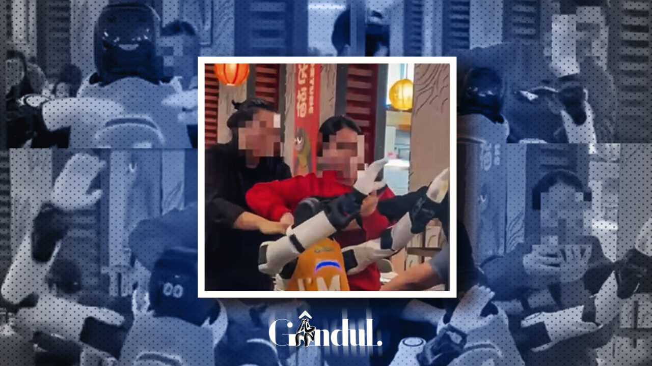Un robot chelner a început să spargă farfurii în mijlocul unui restaurant. Cum au reacționat oamenii când au văzut haosului creat