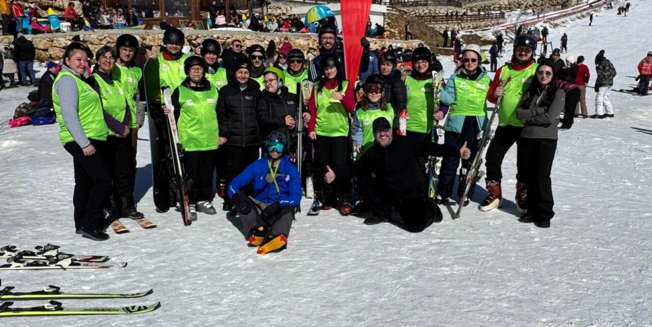 Sportivii cu dizabilități, ajutor pentru a putea schia în siguranță