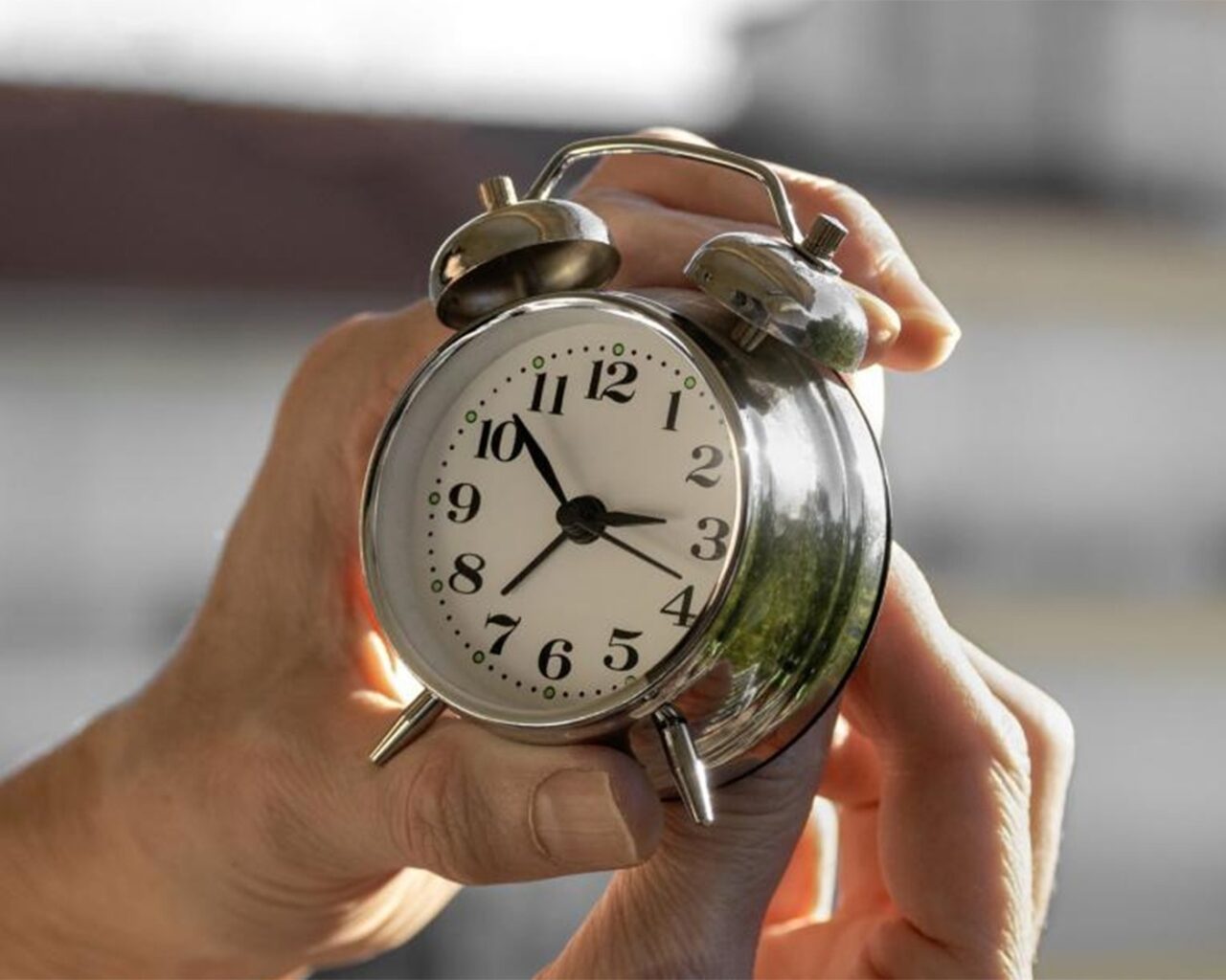 Avertismentul experților: trecerea la ora de vară ne afectează mai mult decât se credea. Care sunt riscurile pentru sănătate