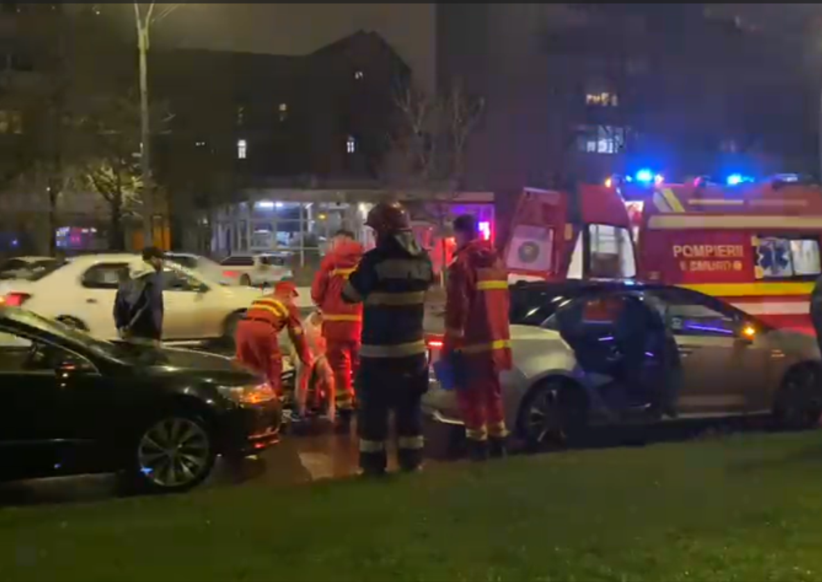 Accident în serie pe Bulevardul Dimitrie Cantemir din Capitală. O persoană a fost transportată la spital