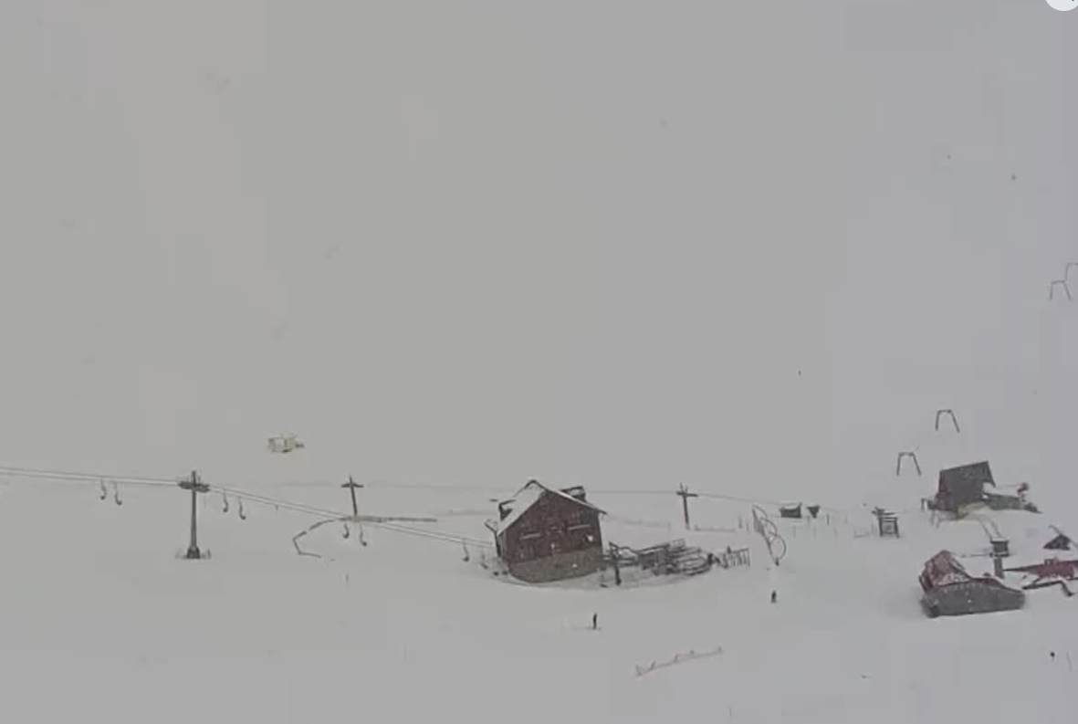 Autoritățile din Sinaia anunță record de zapadă la cota 2.000 pentru luna Martie