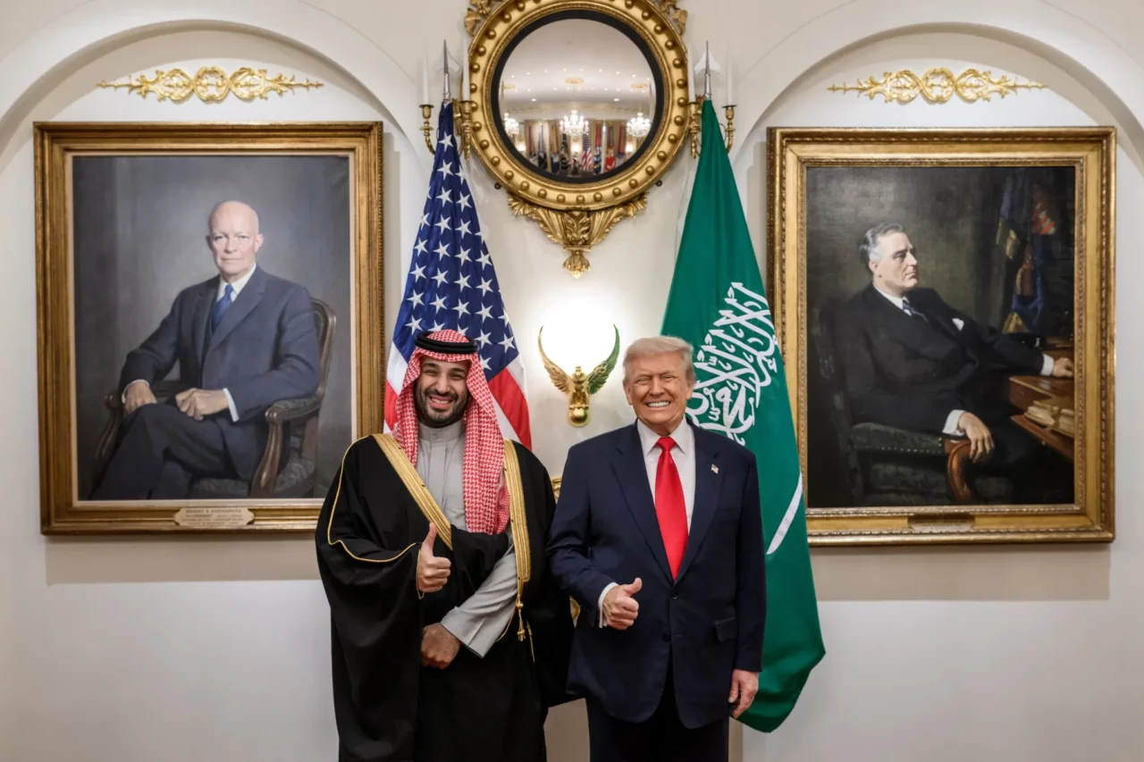 Donald Trump îl ironizează pe Prințul Mohammad bin Salman: „Nu credea că o să mă pupe în f**d”