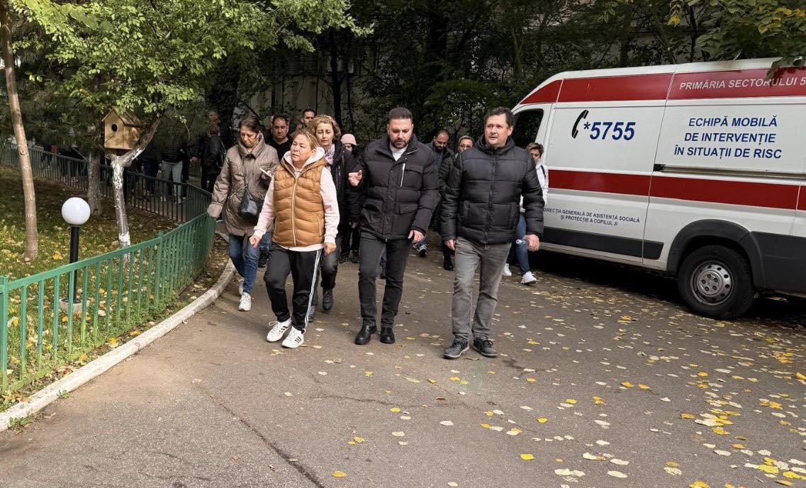 (P) Tot mai multe blocuri din Sectorul 5 solicită rampe de acces pentru persoanele cu probleme de deplasare