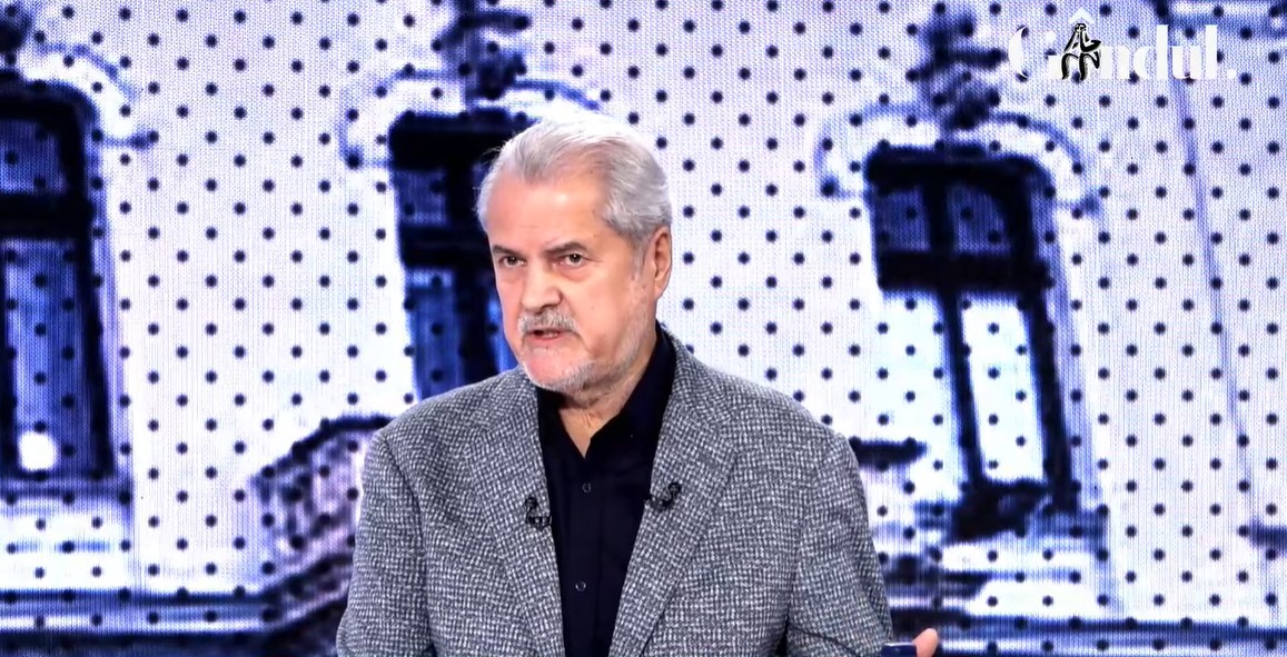 Adrian Năstase, mega-dezvăluire la Gândul: „Când eram în guvern, am găsit un microfon în biroul unui ministru / Am chemat SRI / L-am luat acasă, îl am și acum