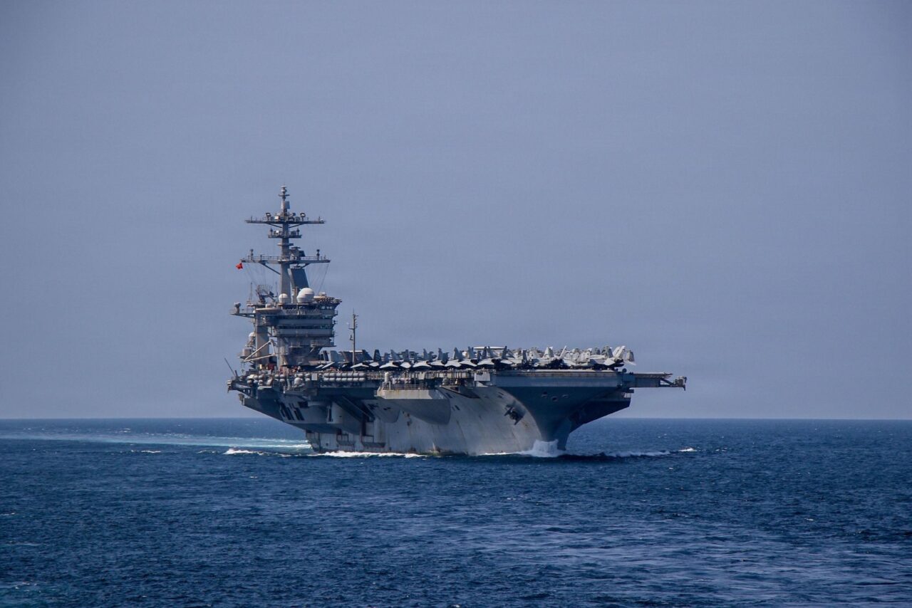 Pentagonul publică imagini cu portavionul USS Abraham Lincoln după ce iranienii au pretins că l-au avariat