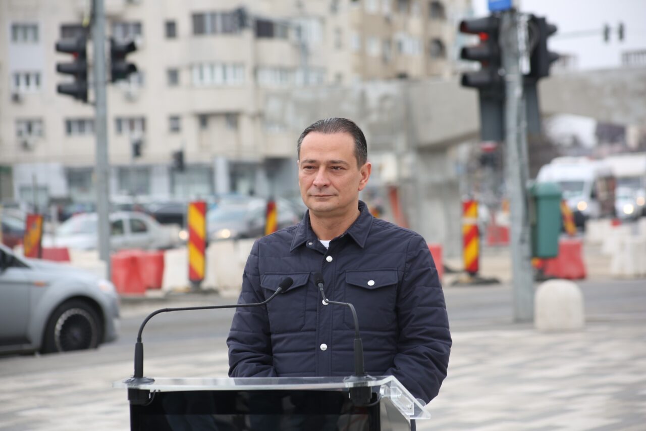 A început montarea tablierului metalic al pasajului Europa Unită. Daniel Băluță: „Acest pasaj va fi ultimul pe care o primărie îl va putea face!”