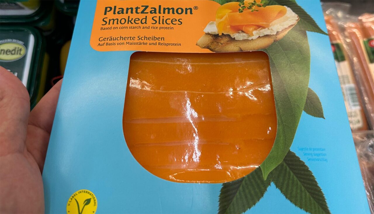 E mai scump decât cel „normal”! Cât costă 100g de „somon afumat” de post, în Carrefour România