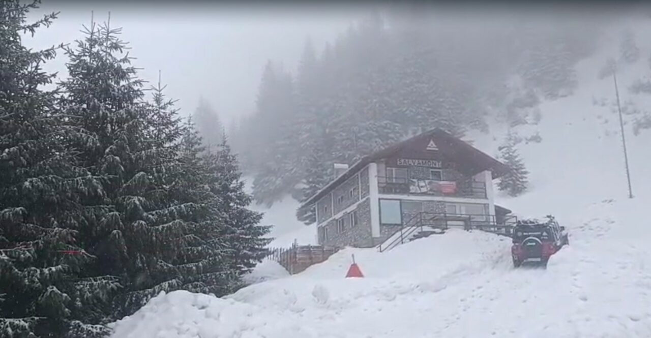 Pe Transfăgărăşan nu se mai poate urca de la km 104, din cauza zăpezii