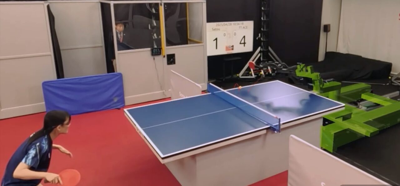 Jucătorii profesioniști de tenis de masă, provocați la un meci de un robot. „Ace” învață să joace doar din experiența acumulată, spun programatorii