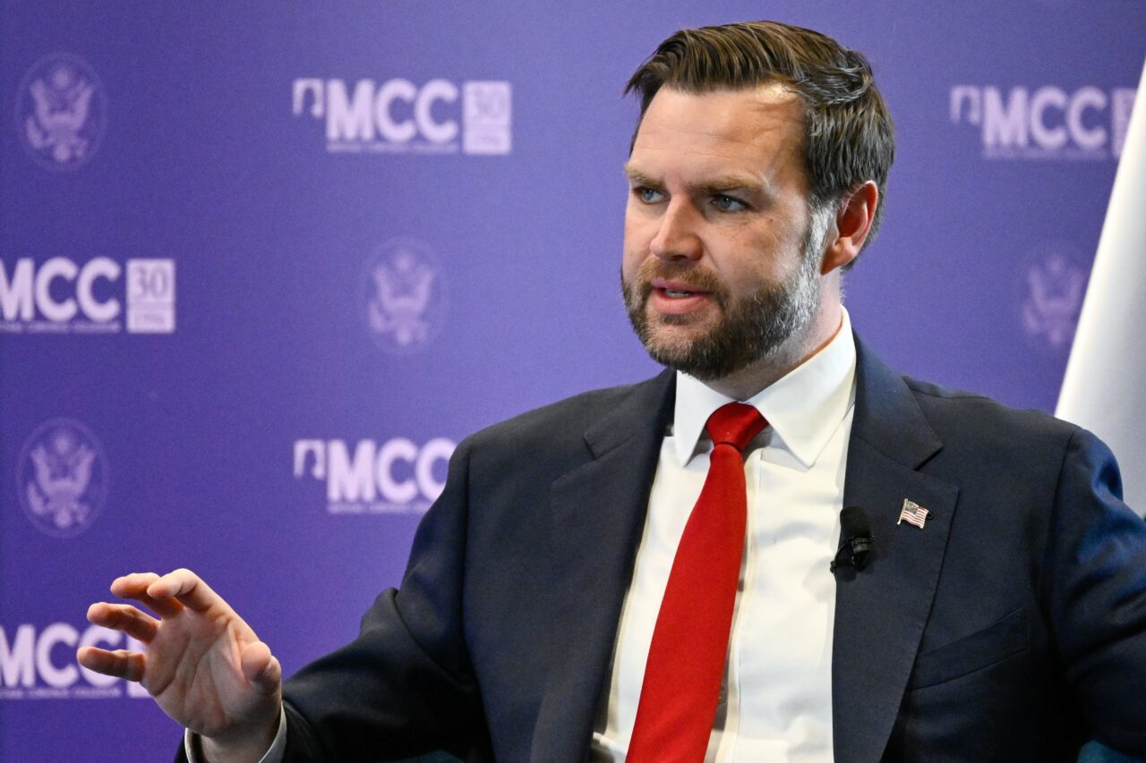 JD Vance îi ia apărarea lui Orban în disputa cu președintele Ucrainei. „Este absolut scandalos”
