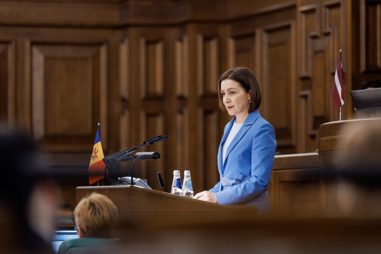 Maia Sandu a început discursul din Parlamentul Letoniei cu poezia „În limba ta”, de Grigore Vieru