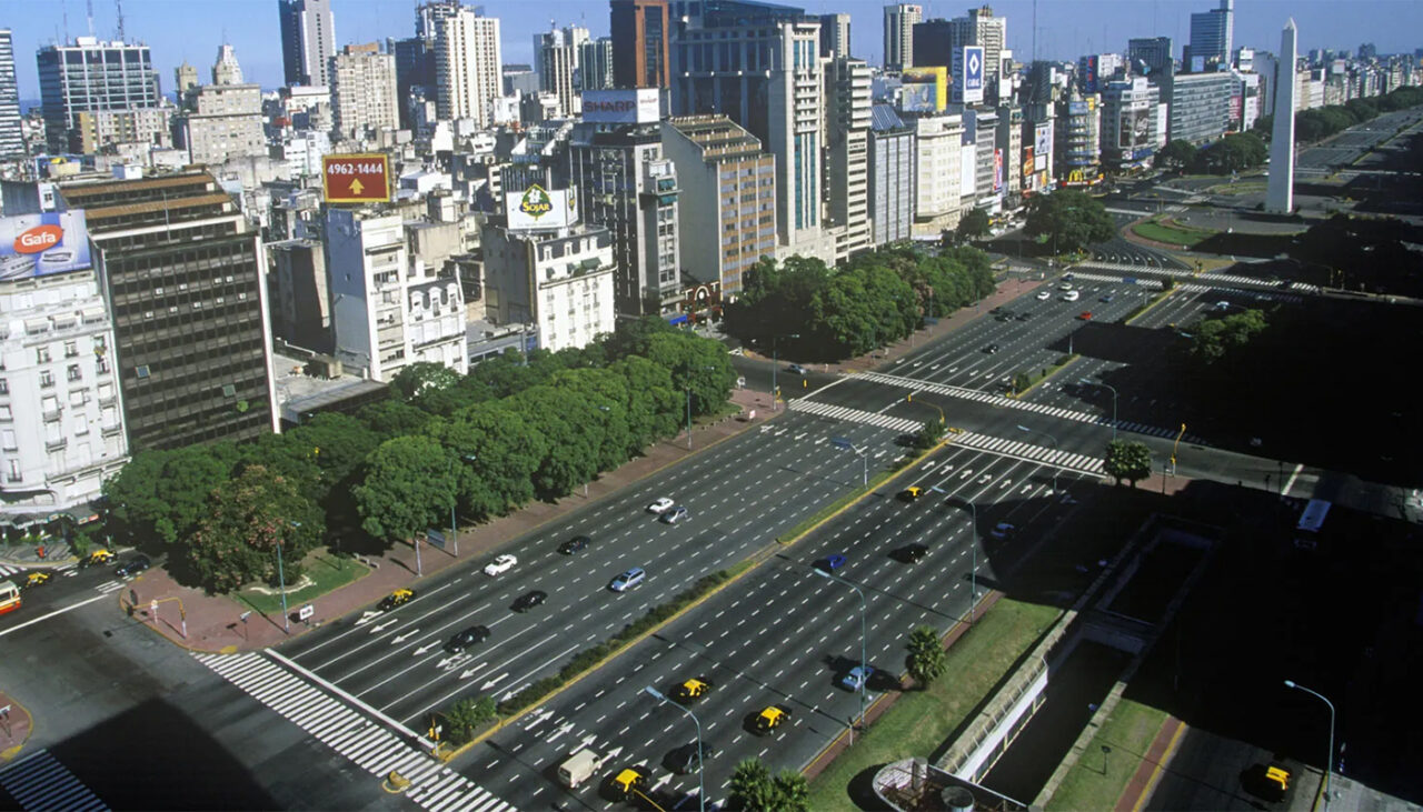 Singura stradă din lume cu 3 sensuri de circulație. Care este al treilea sens?