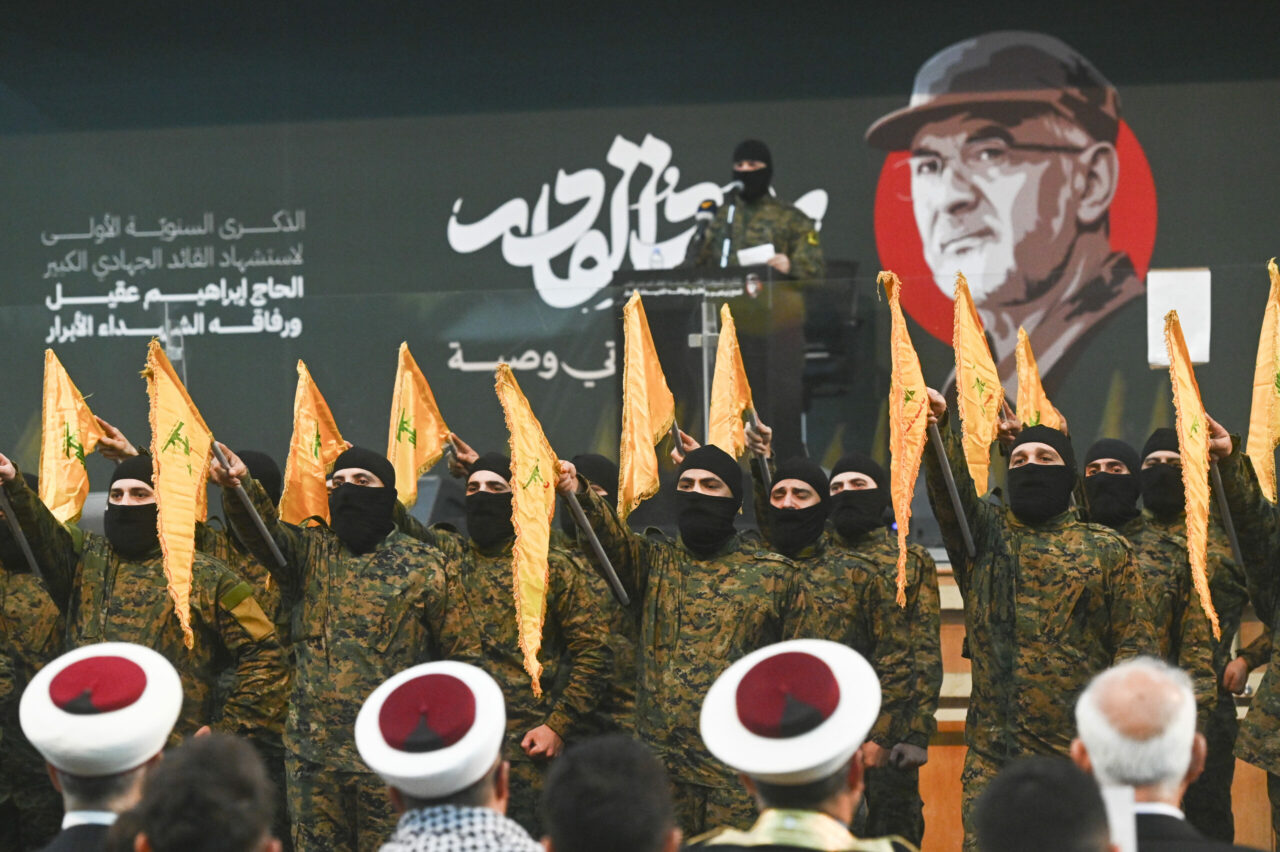 Libanul interzice grupării Hezbollah să folosească armele în Beirut, în plin bombardament israelian. Pacea din Orient, pusă sub semnul întrebării
