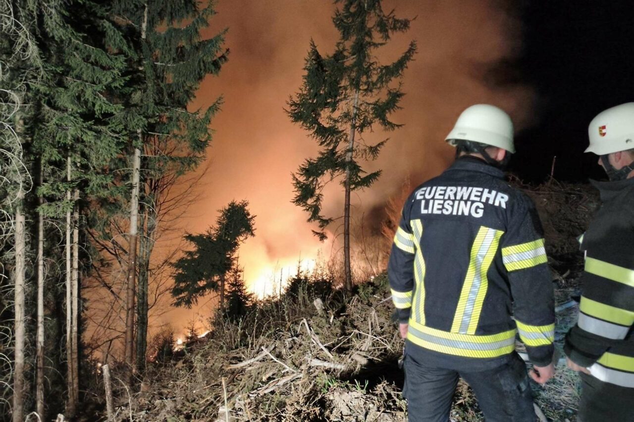 Incendiu devastator în sudul Austriei. Flăcările au mistuit o suprafață cât 150 de terenuri de fotbal