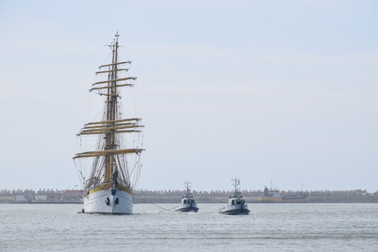 Nava-școală Mircea pleacă într-o nouă misiune. Zeci de cadeți români și străini vor pleca în voiaj să învețe arta marinăriei
