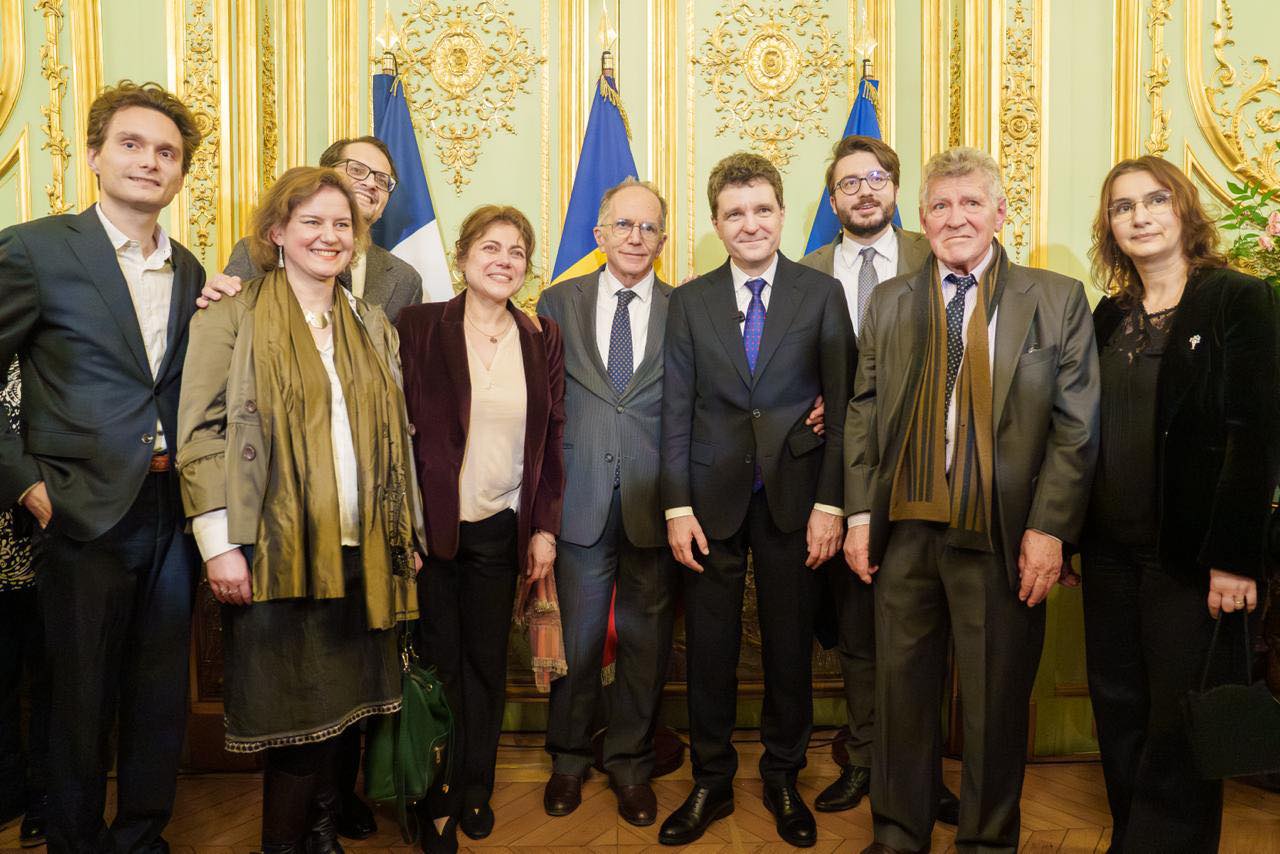 Scandalul diplomei de licență a lui Nicușor Dan se mută în Franța. Profesori de la universități de prestigiu din Paris sar în ajutorul lui