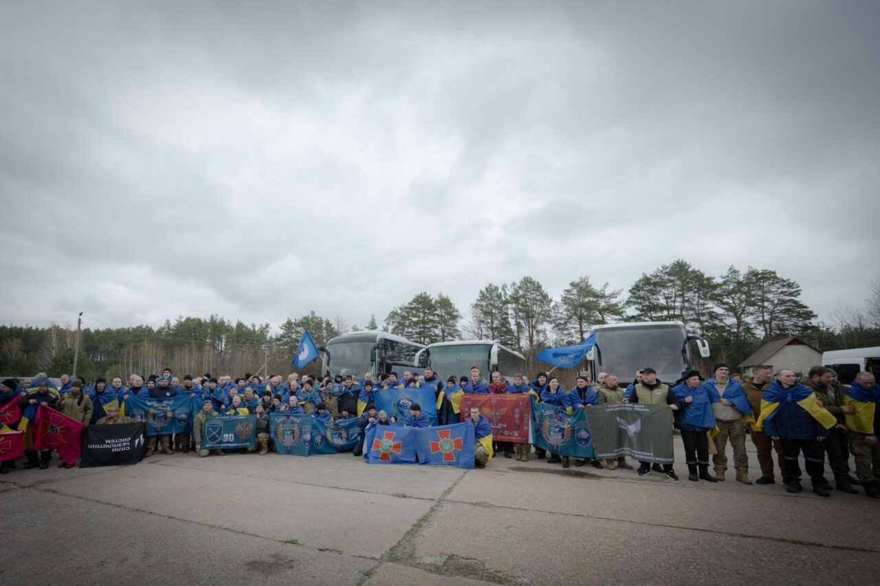 Rusia și Ucraina au făcut un schimb de câte 175 de prizonieri de război. Când intră în vigoare armistițiul temporar