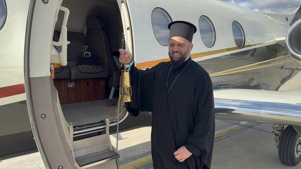 Lumina Sfântă a plecat spre România