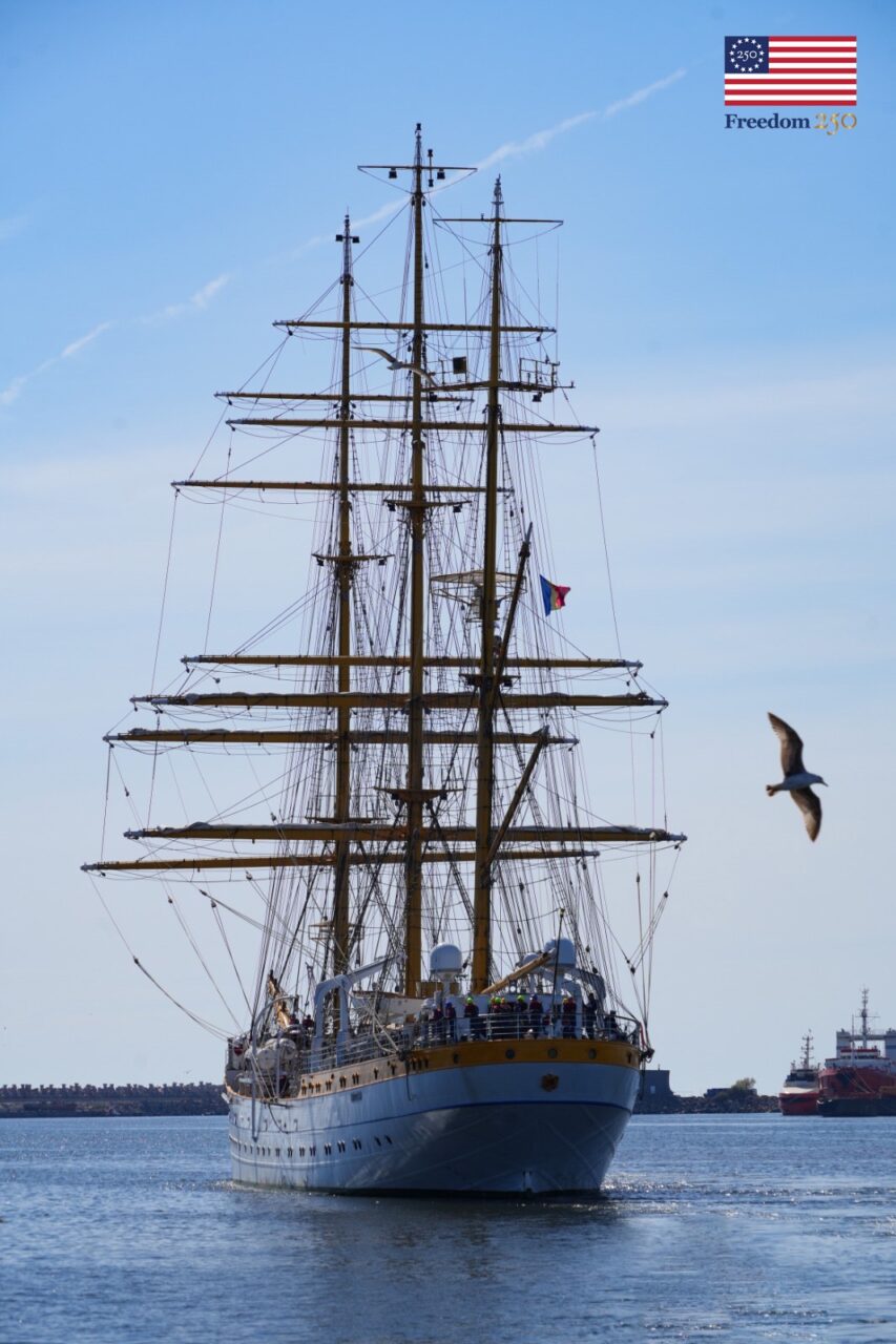 Bricul Mircea a plecat într-o călătorie istorică spre SUA. Celebra navă școală va participa la aniversarea de 250 de ani a Zilei Independenței