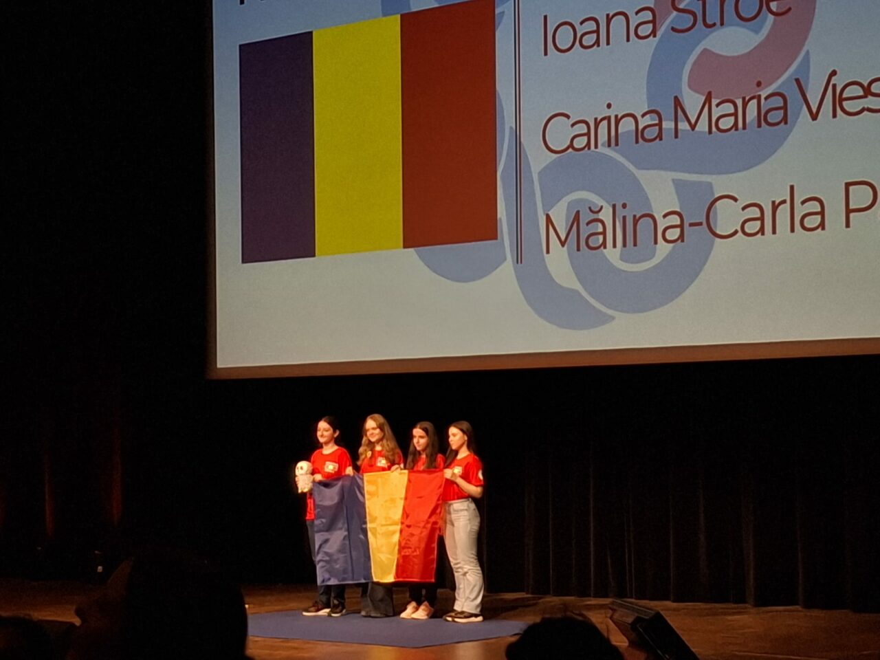 Elevele românce au cucerit Europa la Matematică. Ce performanță uriașă au obținut fetele la Bordeaux și cine a depășit România la nivel mondial