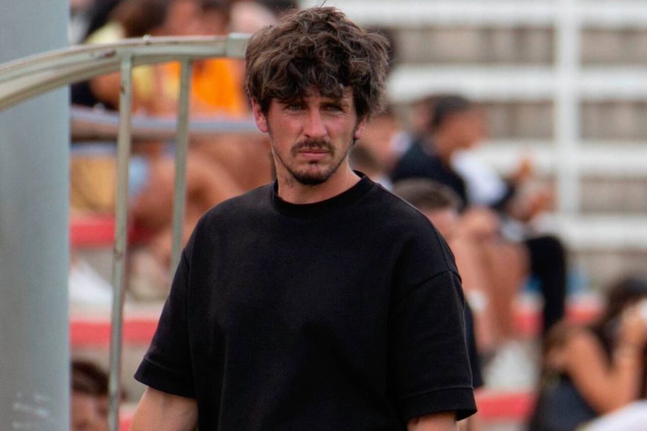 Președintele unui club de fotbal spaniol îi urmărește pe jucătorii săi musulmani cu carne de porc. Valul de indignare pe care l-a provocat