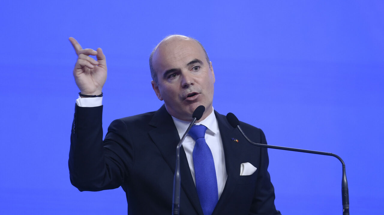 Rareș Bogdan, în sedința PNL: „Eu nu doresc steagul Curcubeu pe sediul PNL” / „Vreau steagul României și Crucea Creștină”