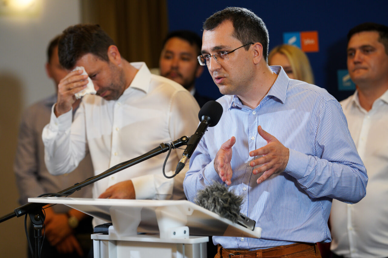 Vlad Voiculescu revine în scandalul Pfizer: Nu e nici “soluția mea” și nu e nici a lui Rogobete