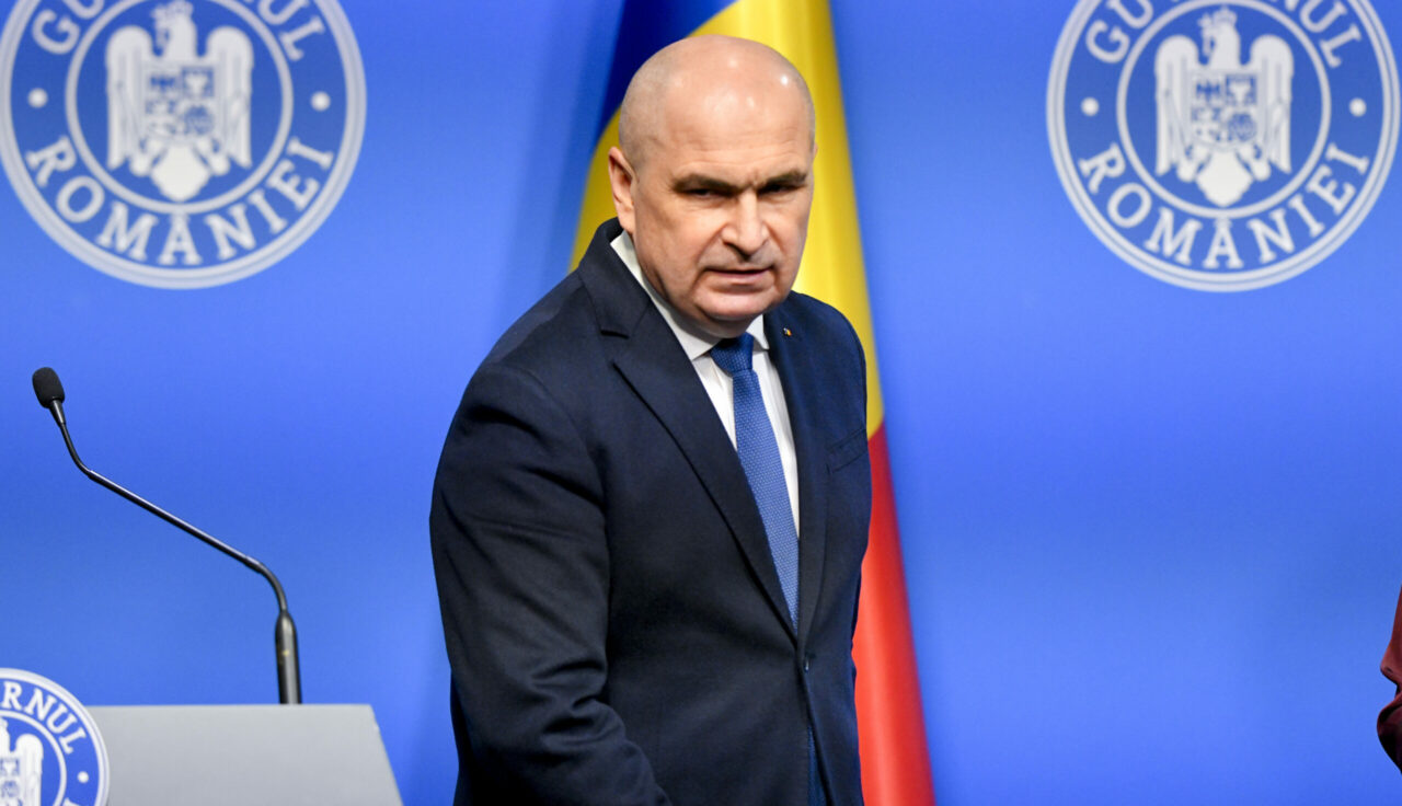 Bloomberg: România, în plină criză politică și economică, votează soarta Guvernului Bolojan, dar fără o soluție clară pentru ziua de mâine