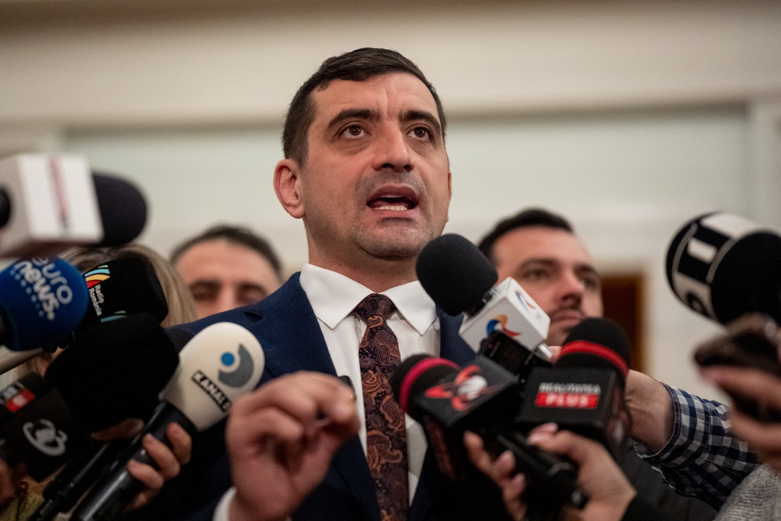 Simion, întrebat de Gândul dacă PNL sau USR încearcă să racoleze parlamentari AUR