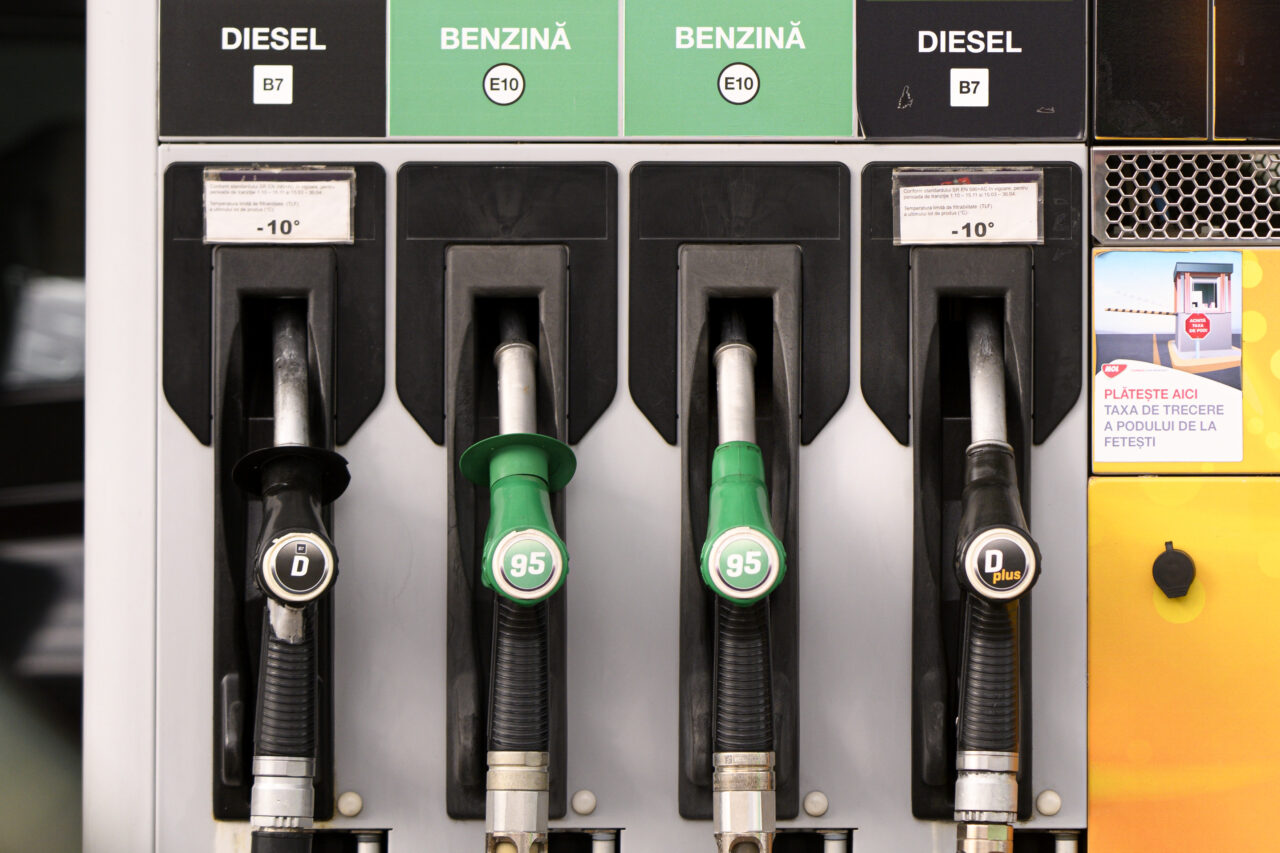 Cât costă barilul de țiței marți, 14 aprilie 2026. Bursa a reacționat imediat după ultimele evenimente pe axa SUA-Iran