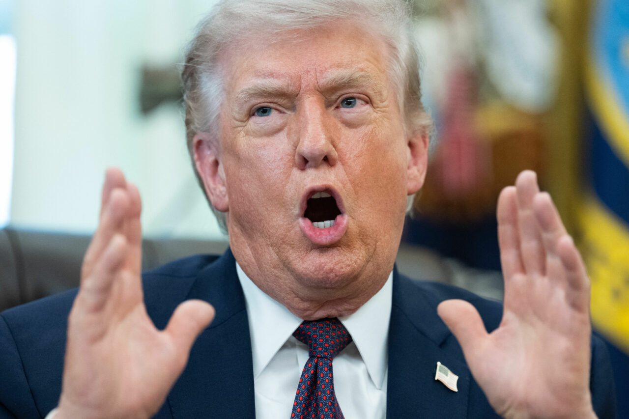 Trump, izbucnire nervoasă: „Deschideți naibii strâmtoarea, nenorociților!” Netanyahu așteaptă un semnal de la președintele american „ca să dezlănțuie Iadul”