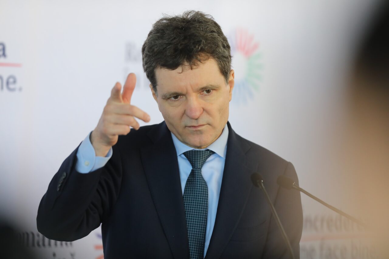 Nicușor Dan a semnat demisiile miniștrilor PSD și a chemat partidele din coaliție la consultări luni la prima oră. Ce vrea să le transmită