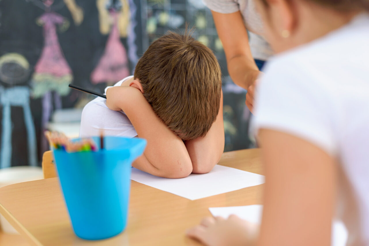 Anchetă la o grădiniță din Craiova, după ce o educatoare i-ar fi pus pe copii să se bată între ei. Ce a putut să-i spună o fetiță mamei sale, acasă