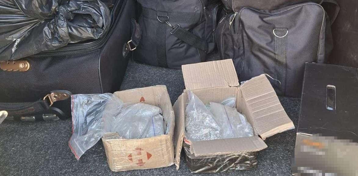 O mașină ucraineană burdușită cu argint a fost capturată la frontiera cu Ungaria. Destinația, Cehia