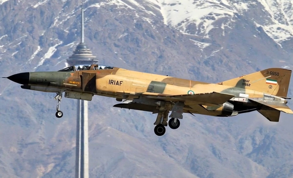 Dilema armatei SUA: cum a fost posibil ca un avion american, operat de iranieni, vechi de 60 de ani, să atace o bază americană în 2026