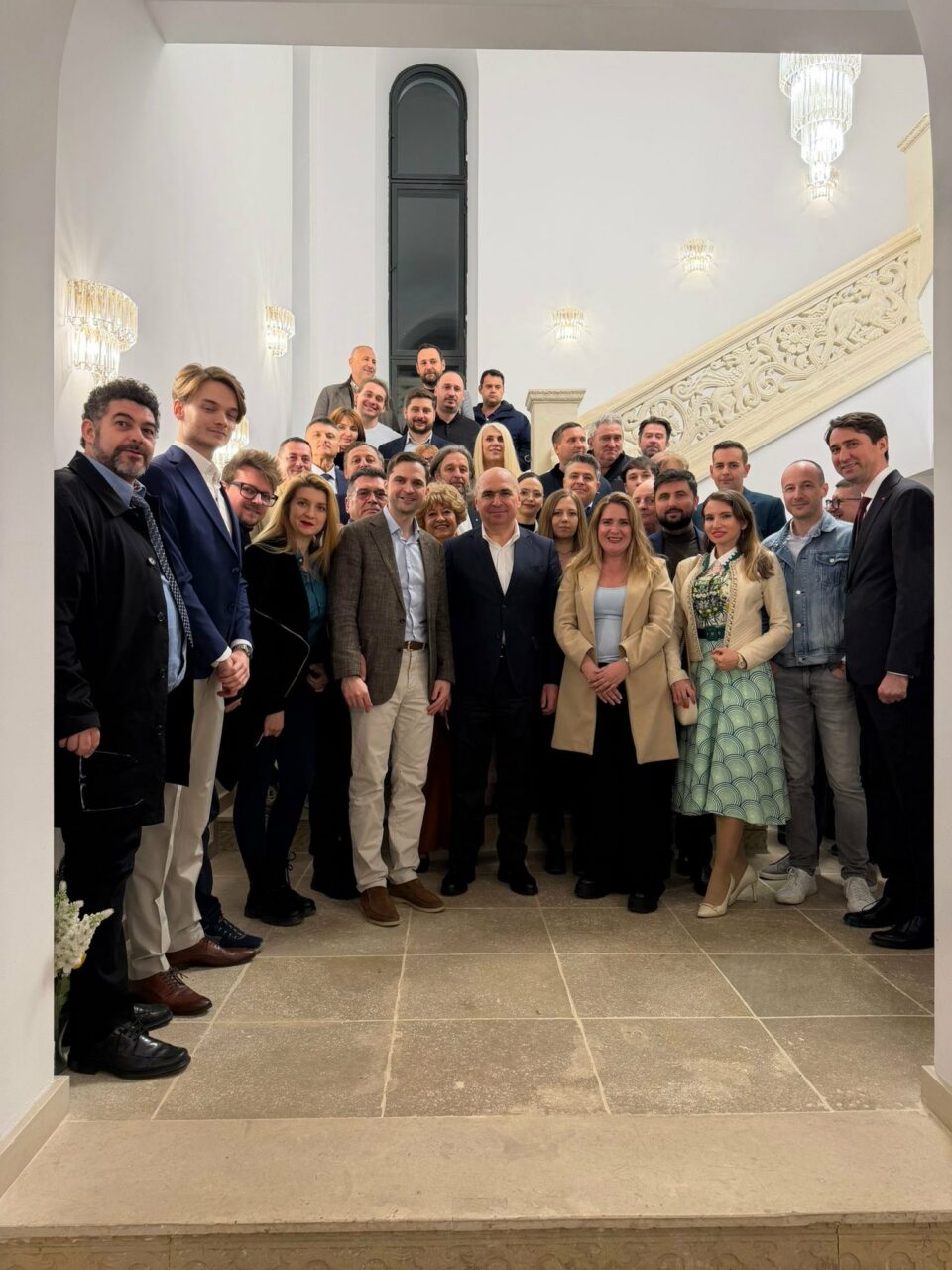 Premierul Bolojan, surpriză la ceas de seară la sediul PNL: „A venit într-o vizită neanunțată”