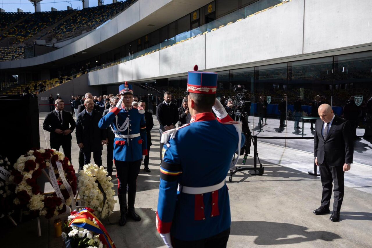 Ilie Bolojan, mesaj emoționant după prezența pe Arena Națională la catafalcul lui Mircea Lucescu. Ce a scris premierul