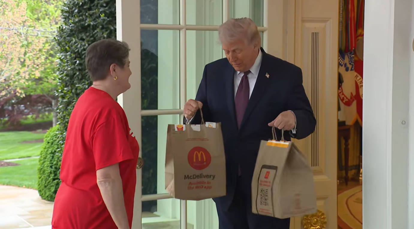 Donald Trump, livrare McDonald's la Casa Albă