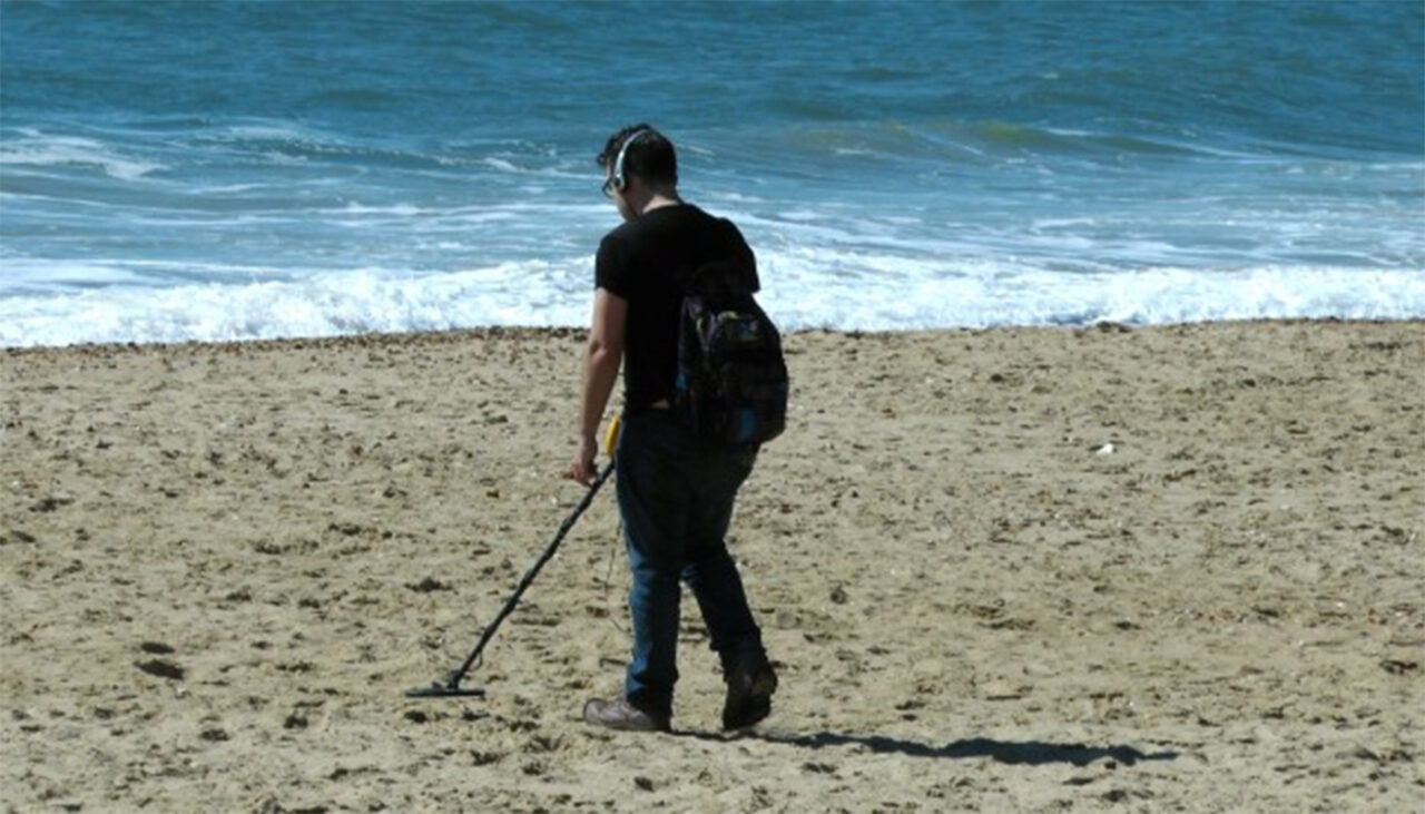 Cât costă un detector de metale și cât îți dă statul român dacă găsești o comoară în 2026