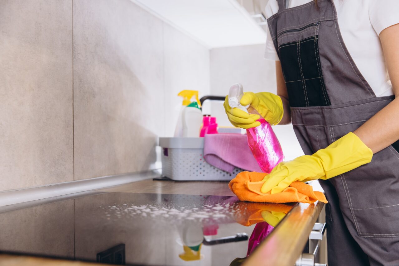 Psihologii spun că persoanele care fac curățenie în casă tot timpul simt o îngrijorare constantă și au sentimente de frică