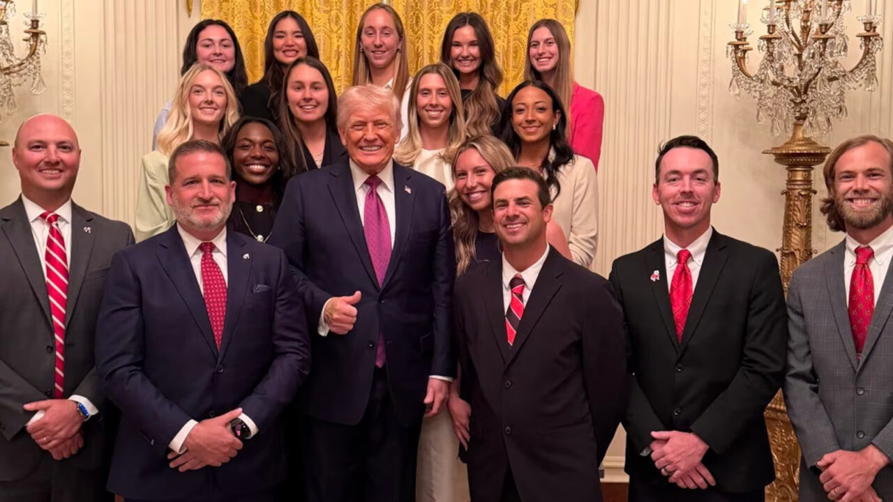 Fotografia cu Donald Trump care a stârnit controverse aprinse pe internet. Ce i-a revoltat pe oameni