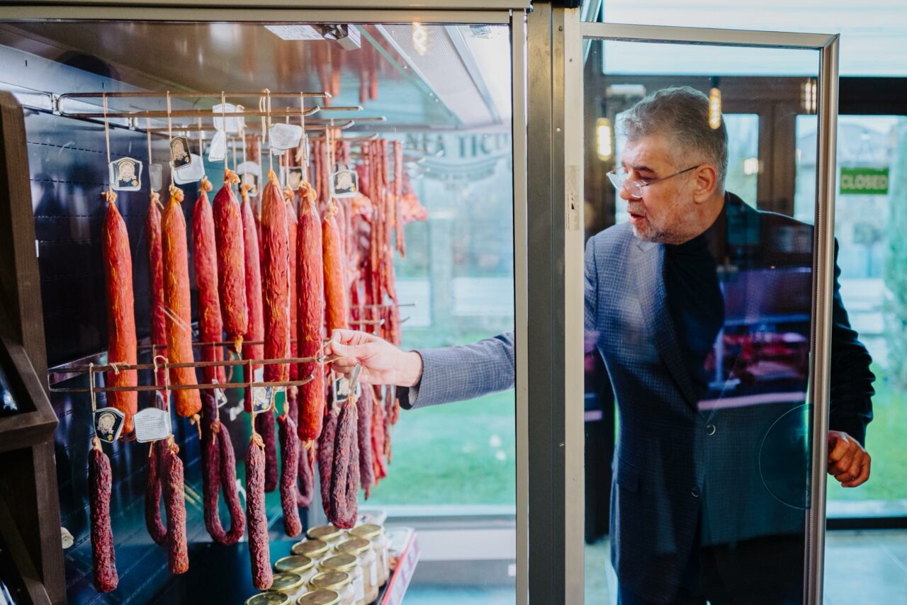 Ciolacu laudă cârnații de Pleșcoi, intrați în topuri internaționale. „Un produs local care trece granițele țării devine un punct de atracție”