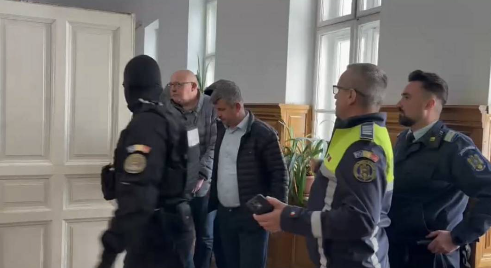 Cei șase inculpați din dosarul de corupție de la CJ Bistrița au fost arestați preventiv