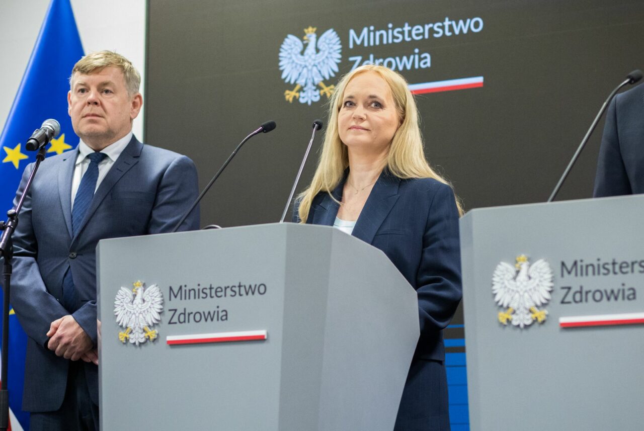 Polonia va distruge vaccinurile împotriva COVID-19 pe care va fi obligată să le preia de la Pfizer. De câte milioane de doze e vorba