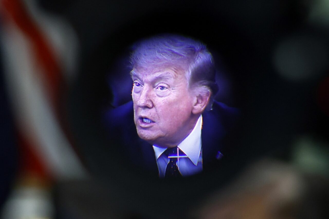 Cine e bărbatul suspectat că a deschis focul la Cina Corespondenților: a lucrat ca profesor și dezvoltator de jocuri video